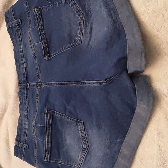 Plus Size Distressed Denim Shorts, Sz XL, Good Stretch - Picture 3 of 7